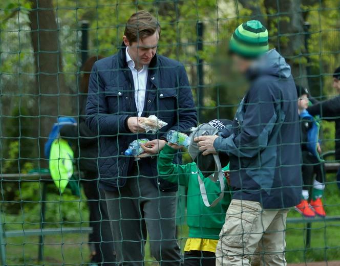 Sebastian Kaleta na treningu syna