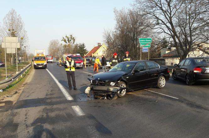 Kolizja z udziałem karetki i samochodu osobowego