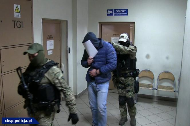 CBŚP i antyterroryści aresztowali siedmiu pseudokibiców Cracovii. Sprawa dotyczy rozprowadzania narkotyków po całej Europie [ZDJĘCIA]