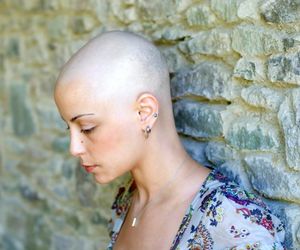 Mastektomia w leczeniu raka piersi. Jak przebiega operacja amputacji piersi?