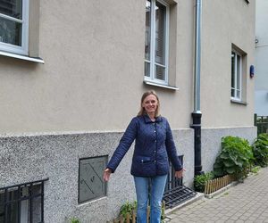 Mieszkanka Mokotowa musi zapłacić karę za posadzenie kwiatów. Kwota powala na kolana! Urząd mówi jasno