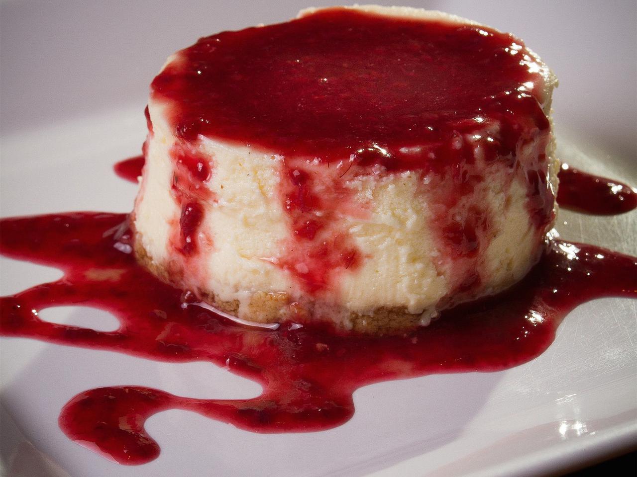 Pudding twarogowo-wiśniowy: przepis na smaczny deser z wiśniami