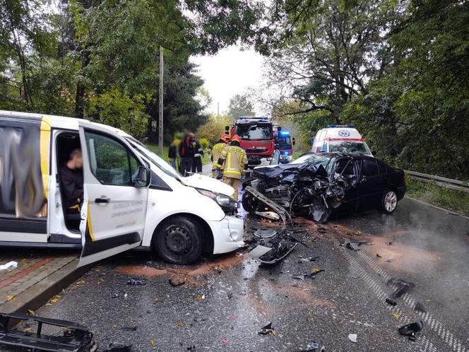 Cztery osoby w szpitalu po wypadku w Librantowej! ZMIAŻDŻONE bmw