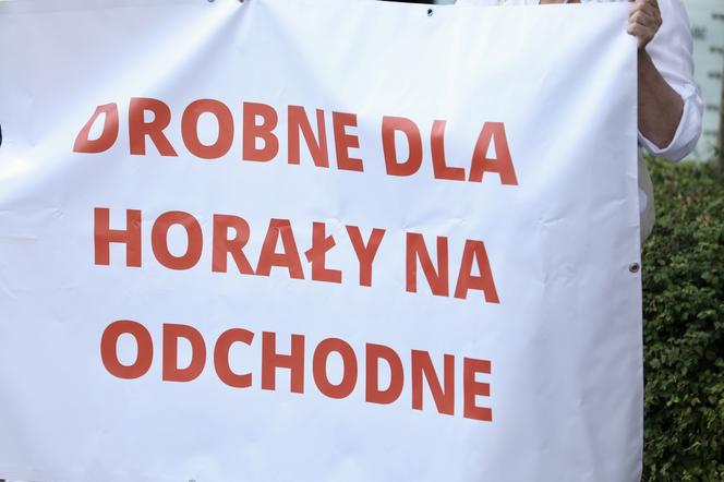 Rolnicy w stolicy przeciwko CPK. Protest przy dworcu zachodnim przed siedzibą spółki