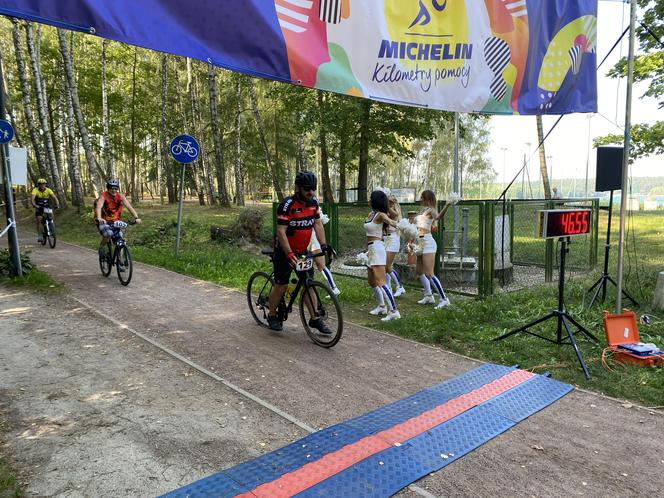 Kilometry Pomocy Michelin 2024. Sportowe emocje na plaży miejskiej w Olsztynie. Zobacz zdjęcia!