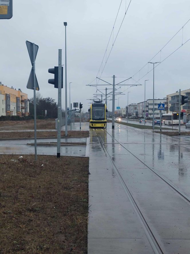 Ktoś zerwał sieć trakcyjną w Toruniu. Poważne utrudnienia