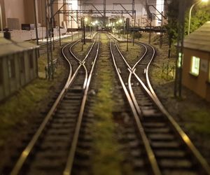 Tysiące centymetrów torów, setki pociągów, miniaturowi kolejarze, pasażerowie, przejazdy. Przed nami VII Bydgoska Wystawa Makiet Modułowych