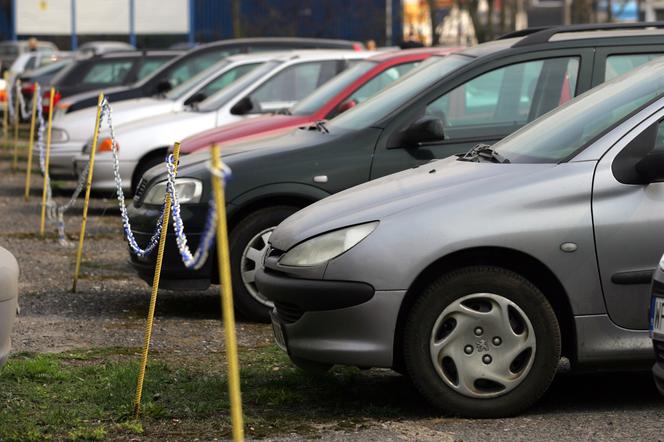 Musisz płacić OC nawet jeśli pojazd nie jest użytkowany. Brak opłat to dotkliwe kary