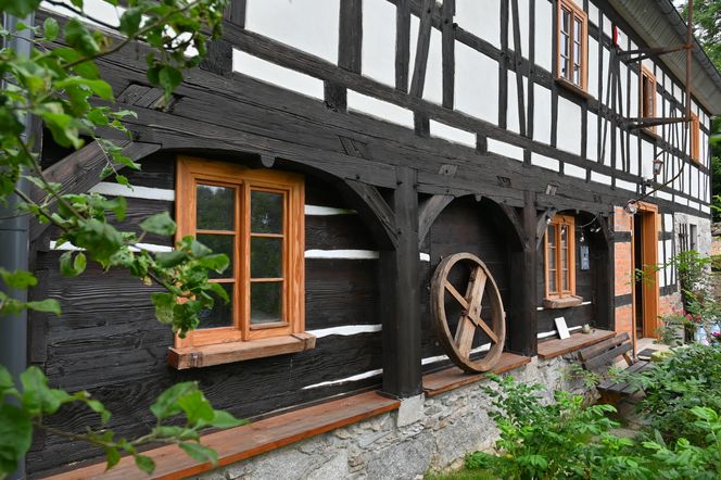 Dom przysłupowy w Wolimierzu - jeszcze w remoncie, ale prawie jak nowy