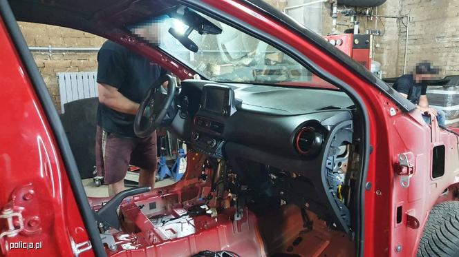 Skradziony SUV był już w częściach