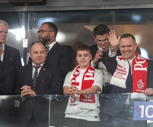 Karol Nawrocki pozdrowił chłopca na meczu Polska - Finlandia