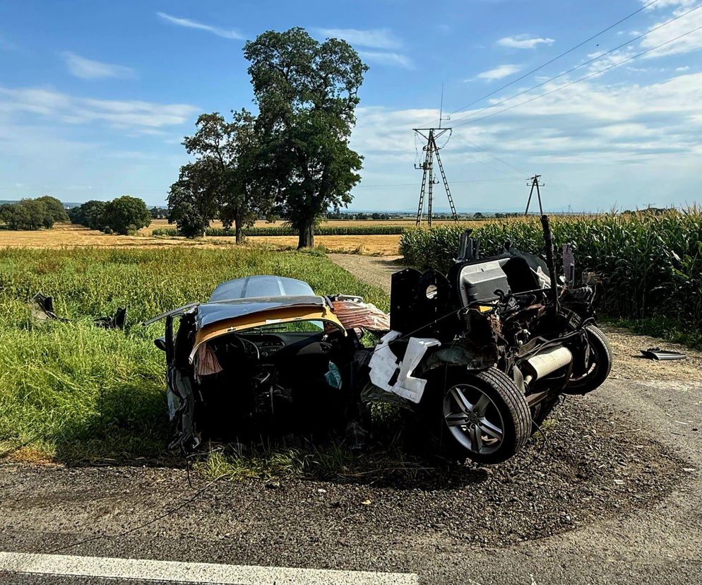 Groźny wypadek na DW 416. Błąd 20-latka doprowadził do zderzenia. Trzy osoby w szpitalu