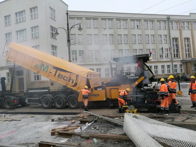 Piątek na placu budowy w centrum Torunia