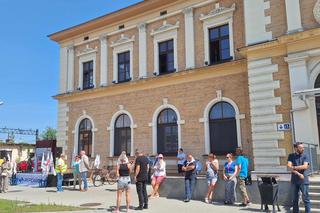 Protest przed siedzibą PKP Cargo w Tarnowskich Górach