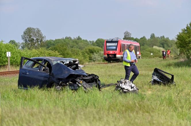 Wypadek na przejeździe kolejowym w Stobnie