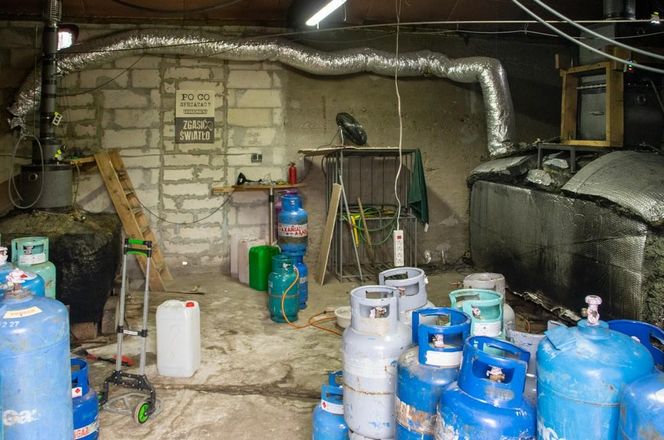 KAS zlikwidowała bimbrownię w gminie Mońki. 28-latek usłyszał zarzuty