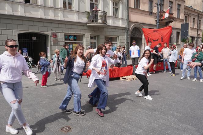 Pochód Juwenaliowy Łódzkich Uczelni. Studenci przejęli Łódź! [ZDJĘCIA]