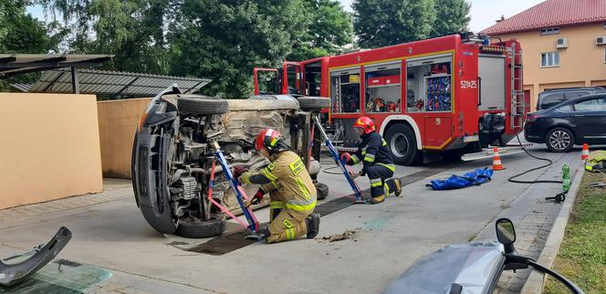 Jak wygląda szkolenie strażaków z ratownictwa wysokościowego? Zobacz zdjęcia ztrażaków z Przeworska [ZDJĘCIA]