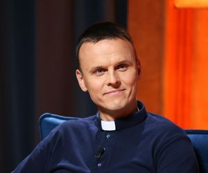 Ksiądz otwiera kawiarnię w lokalu po agencji towarzyskiej i wkracza na OnlyFans