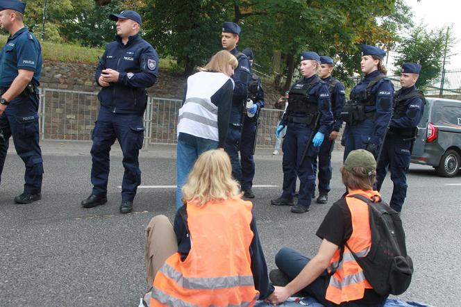 Ostatnie Pokolenie zablokowało wjazd do Sejmu