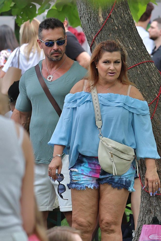 Katarzyna Skrzynecka. Zabrała rodzinę na targ śniadaniowy w kusych szortach