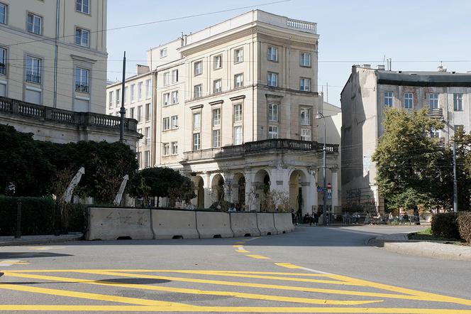 Zwężone ulice na placu zbawiciela