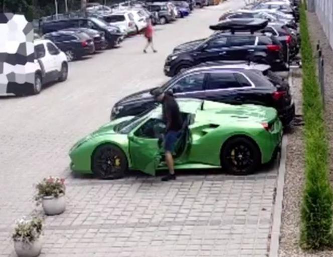 Mielno. Zobacz jak ukradziono ferrari warte milion zł 