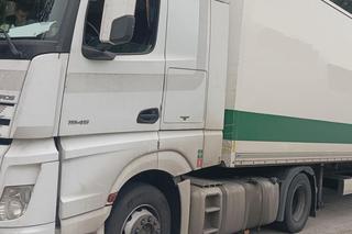 Ciężarówka z niebezpiecznym ładunkiem