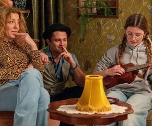 Barwy szczęścia odc. 3193. Pola (Gabriela Szewczyk), Ania Żabcia (Hanna Klepacka),  Broda (Andrzej Popiel)