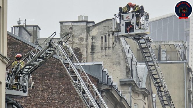 Pożar poddasza w zabytkowej kamienicy na ul.Miedzianej