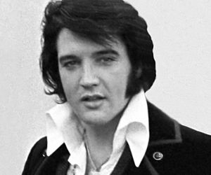 Elvisa nie zabił alkohol i narkotyki? Ta choroba za nic ma status. Zabrała też jego mamę