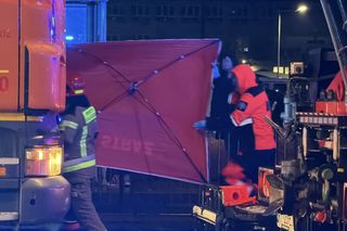 40-letnia rowerzystka wciągnięta pod pędzący tramwaj. „Liczne obrażenia ciała”