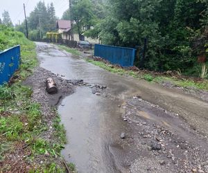 Zalane ulice i posesje. Trudna noc w gminie Goleszów w powiecie cieszyńskim