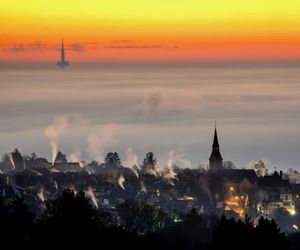 Dziwna mgła krąży po świecie? Teorie konspiracyjne w sieci