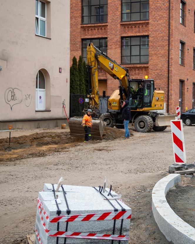 Plac Komuny Paryskiej w budowie. Kiedy spodziewany koniec prac?