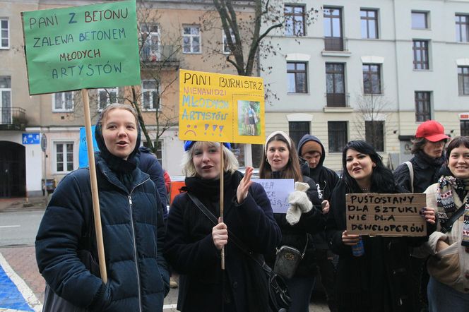 Obrońcy Stacji Praga protestowali pod urzędem