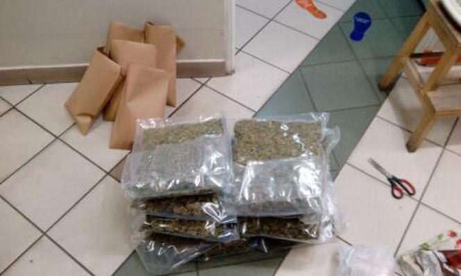 Kraków: Policjanci zabezpieczyli 7 kilogramów marihuany i 4,5 grama amfetaminy w podkrakowskim garażu