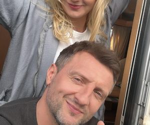 M jak miłość nowy sezon. Bartek (Arkadiusz Smoleński), Jagoda (Katarzyna Kołeczek) na planie