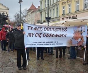 Tłumy ludzi na ulicach Bydgoszczy