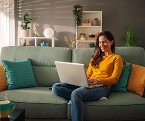 Scrollujesz, żeby być bliżej twórcy? Ta więź uruchamia w mózgu mechanizmy jak uzależnienie