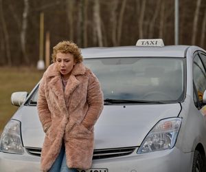 Beata napadnięta! Przystawią jej nóż do gardła.