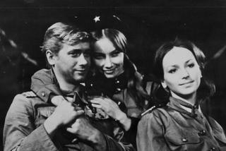 Czterej pancerni i pies. Janek Kos (Janusz Gajos), Marusia (Pola Raksa)