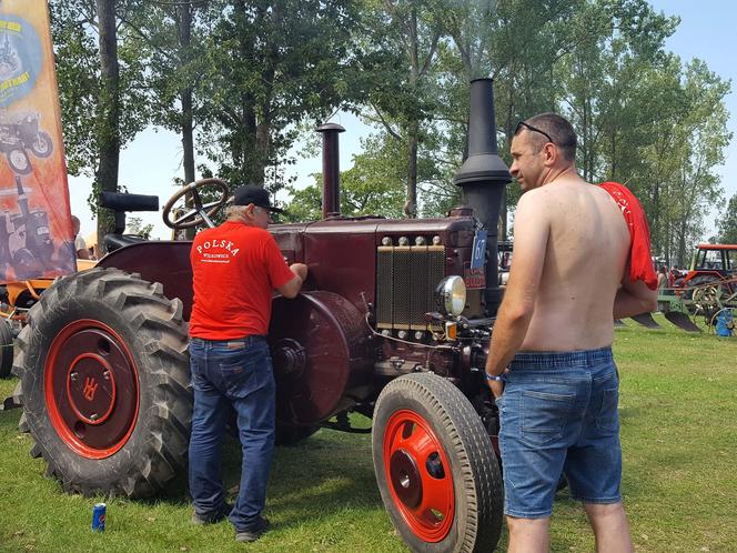 Festiwal starych ciągników w Wilkowicach. Setki maszyn, tysiące widzów i upał