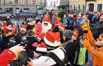 Miał rower i mnóstwo pomocników. Święty Mikołaj odwiedził plac Kazimierza