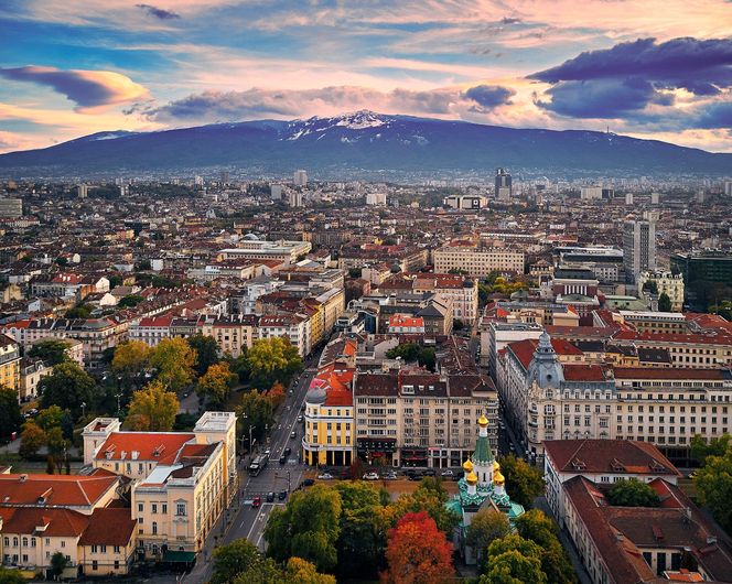 Złote kopuły i majestatyczne góry niecałe dwie godziny od Krakowa. Wystartowały loty na świetny city break 