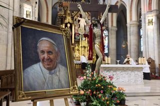 Nieoficjalnie: udar mózgu możliwą przyczyną śmierci papieża Franciszka