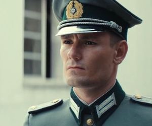 Zatoka szpiegów 2 sezon odc. 2. Franz Neumann (Bartosz Gelner)