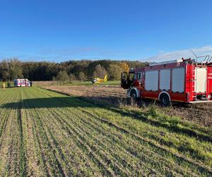 Rolnik wpadł pod jadący ciągnik! Mężczyzna trafił do szpitala [ZDJĘCIA]