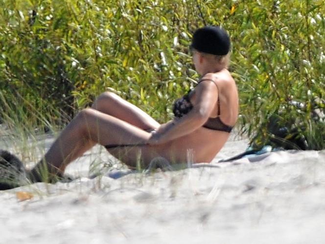 GRAŻYNA SZAPOŁOWSKA