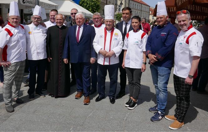  15 Edycja kremówki papieskiej. 